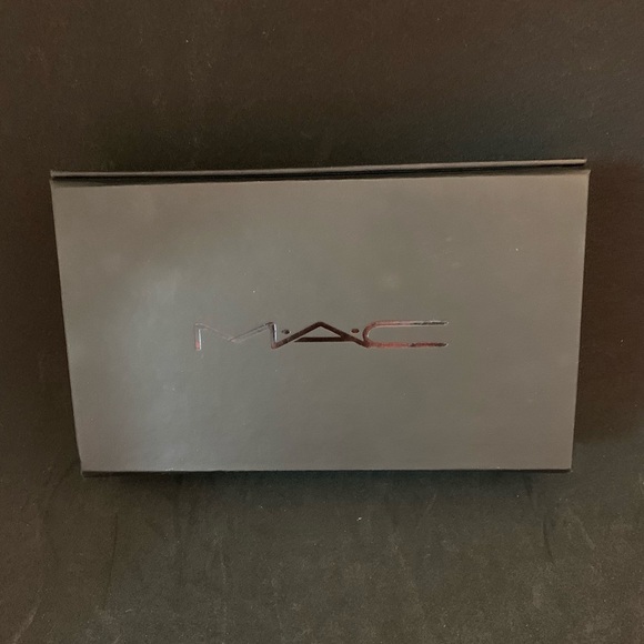 MAC COSMETICS. NWT. - Picture 4 of 4